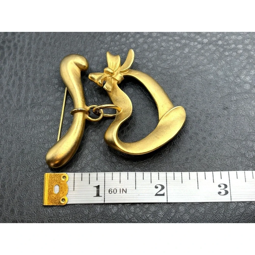 Vintage Dinah Hoyt Taylor DHT Matte Gold Tone Heart Dangle Drop Bow Brooch Pin